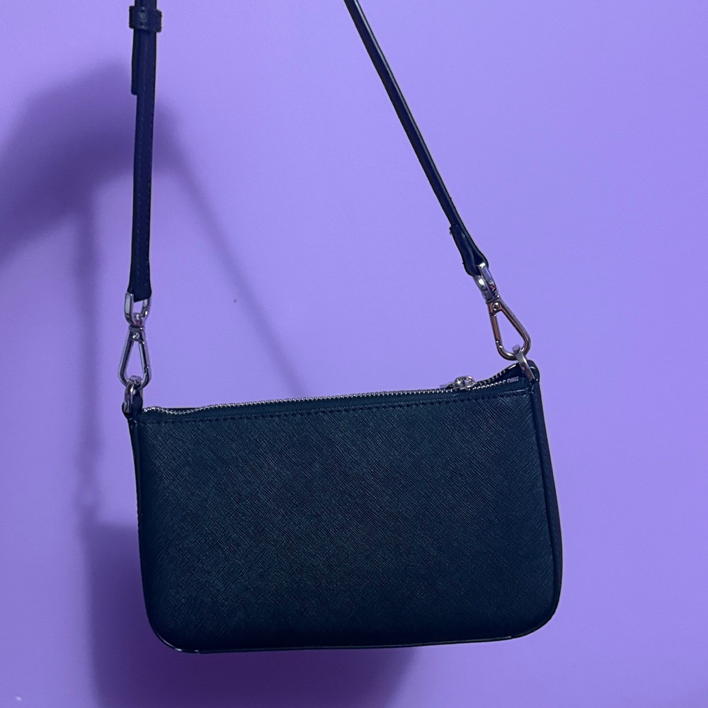 Michael Kors Elegant Black Shoulder Bag - Picture 4 of 5